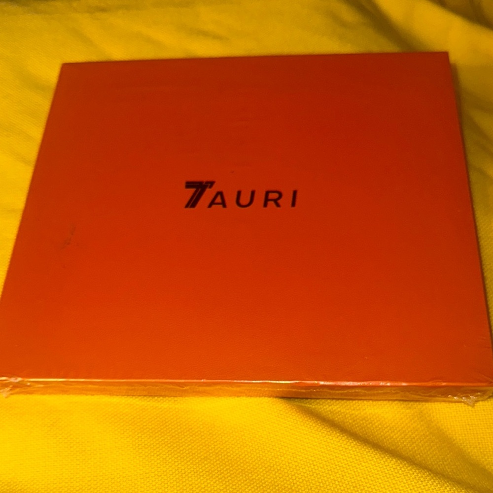 7Auri Orange iPhone 14 Pro Case Packaging